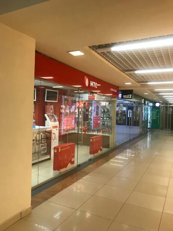 Мтс кунцево. Мтс кунцево. Салон-магазин мтс. Салон сотовой связи мтс. Витрина магазина мтс.