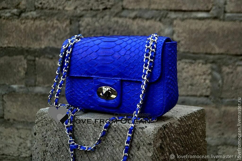 Сумки хорошего качества. Chanel питон сумка. сумка шанель питон оригинал. сумки chanel 2025. голубая сумка шанель.