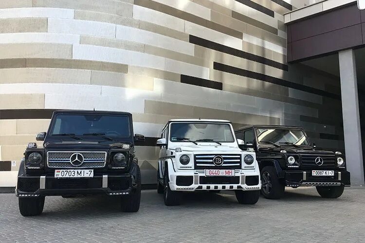 Мерседес с номером 999. Мерседес гелик 2023. G500 w463. Гелик 2020 тонированный. Чьи гелендвагены.