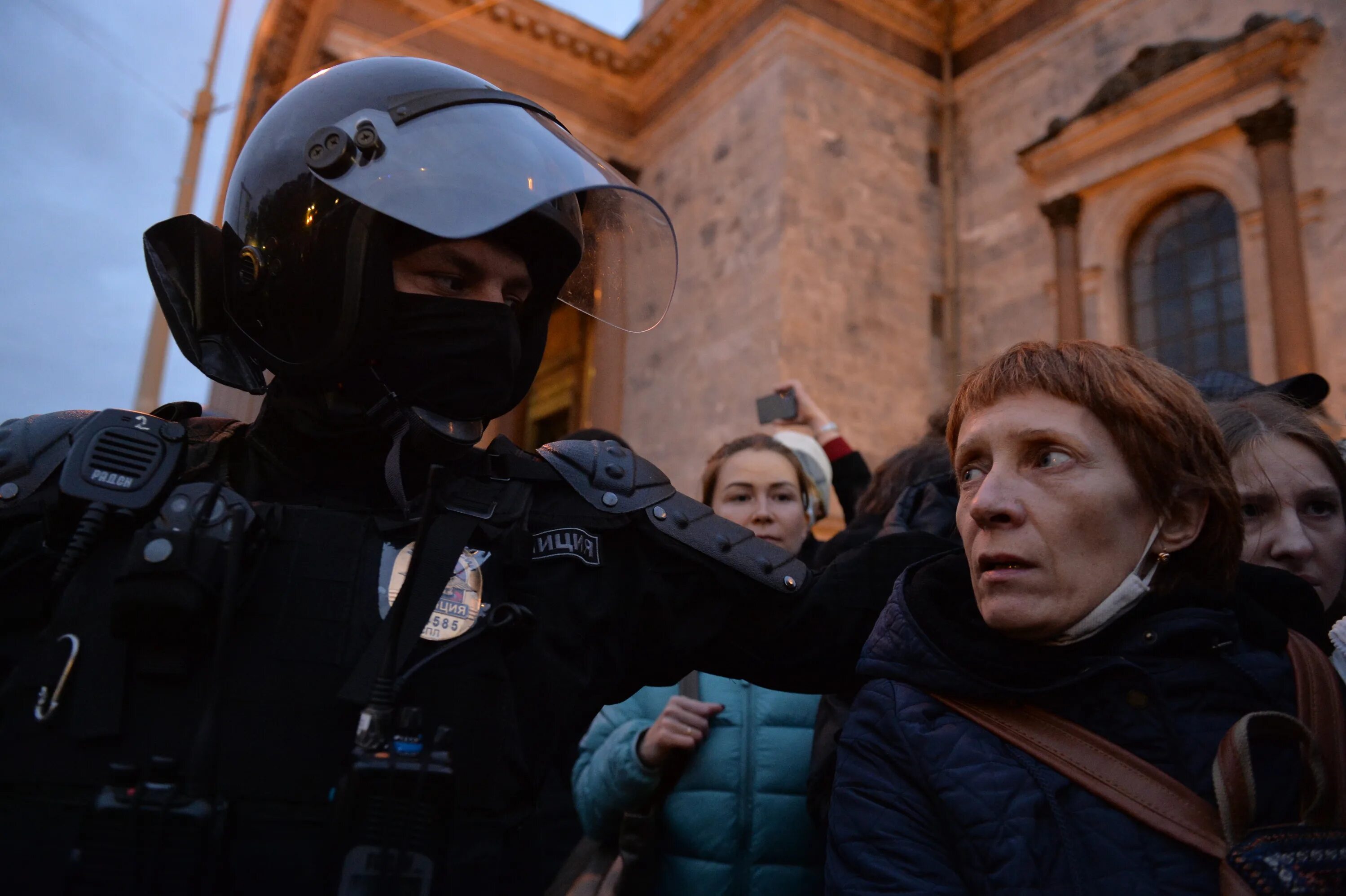 Митинг в СПБ. Митинги в Санкт-Петербурге сейчас. Митинг несанкционированный в СПБ. Митинг в СПБ 21 сентября. Митинги в петербурге сегодня