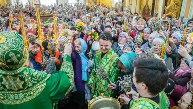 Облачение священника на вербное воскресенье. Что такое вербное воскресенье в православии. вербное воскресенье в храме. храм вербное воскресенье праздник. с праздником вербное воскресенье.