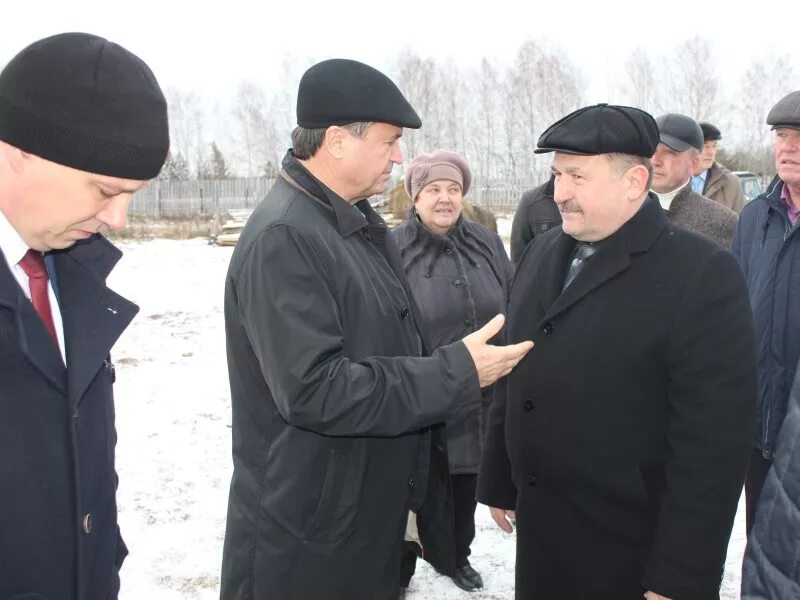 Погода в красноярском крае большеулуйском районе. Глава Большеулуйского района. Глава Большеулуйского района Красноярского края. Зам главы администрации Большеулуйского района.