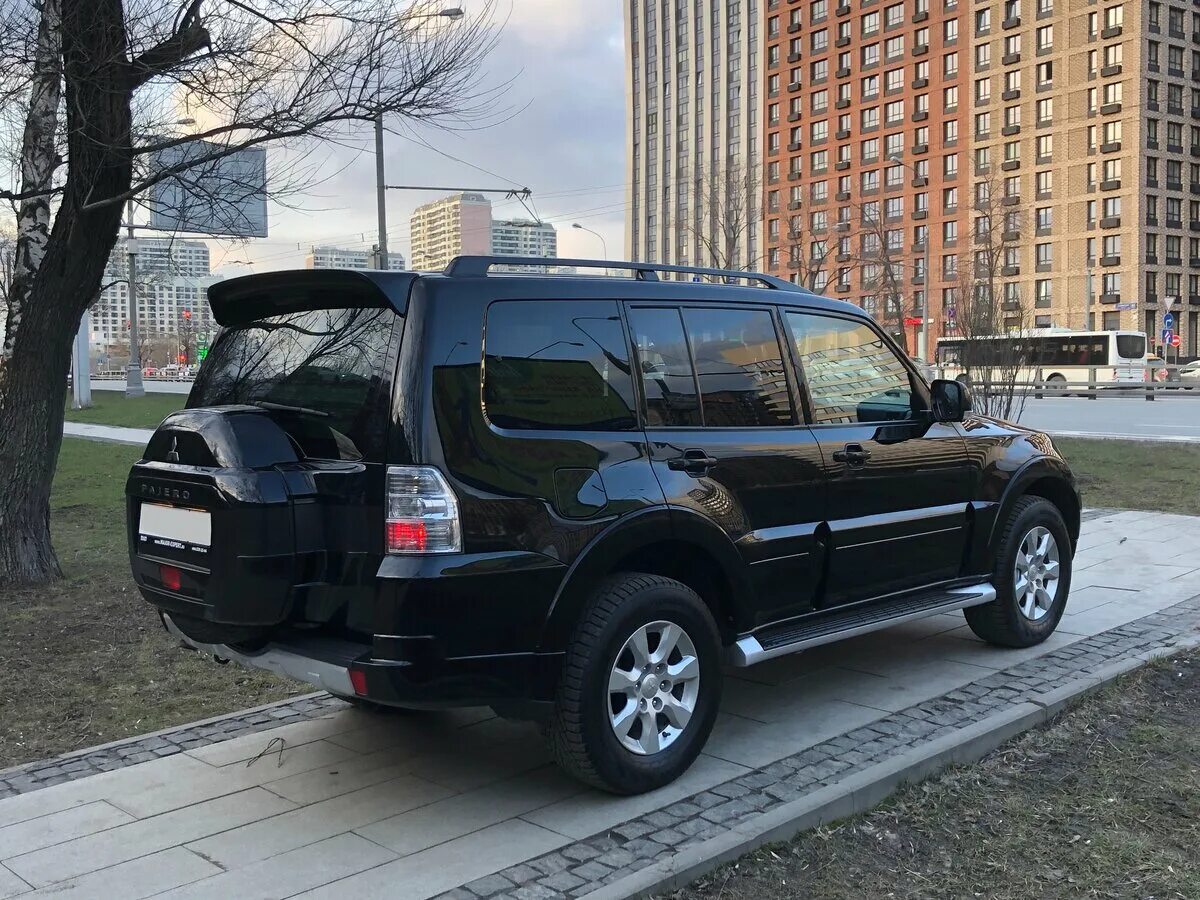 Mitsubishi pajero 2015