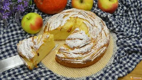 Шарлотка с яблоками с маслом