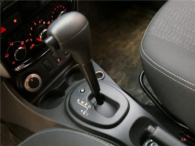 Ходовая часть мерседес гелендваген. Ниссан террано салон акпп. Ниссан террано 2018 год коробка автомат. Maverick раздатка. Террано трансмиссия.