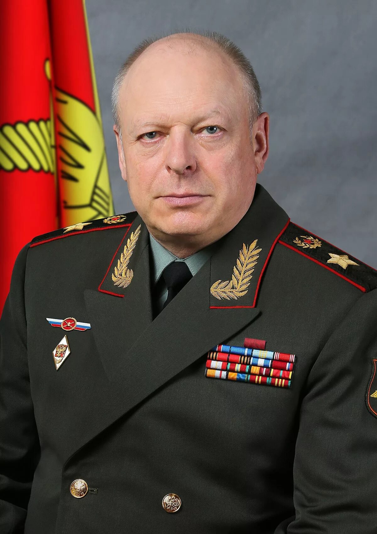Командующий вооруженных сил. Салюков олег леонидович главком сухопутных. генерал- полковник олег салюков. генерал арми алек салякав. главнокомандующий сухопутными войсками генерал армии олег салюков.
