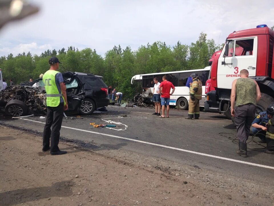 Что произошло в оренбурге сегодня. Аварии с автобусом в Оренбурге. ДТП У Газзавода под Оренбургом. ДТП возле Газзавода Оренбург. Авария возле Газзавода Оренбург.