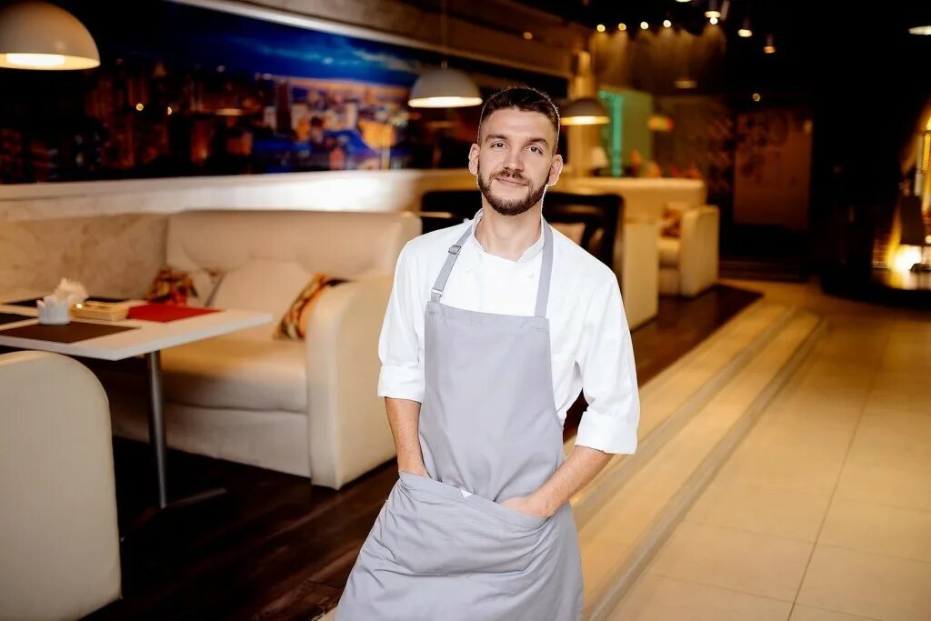 катя повар из астрахани на ножах дворик. шеф повар астрахань. александр бурнашкин шеф повар. шеф повар астрахань. евгений соломенцев шеф-повар.