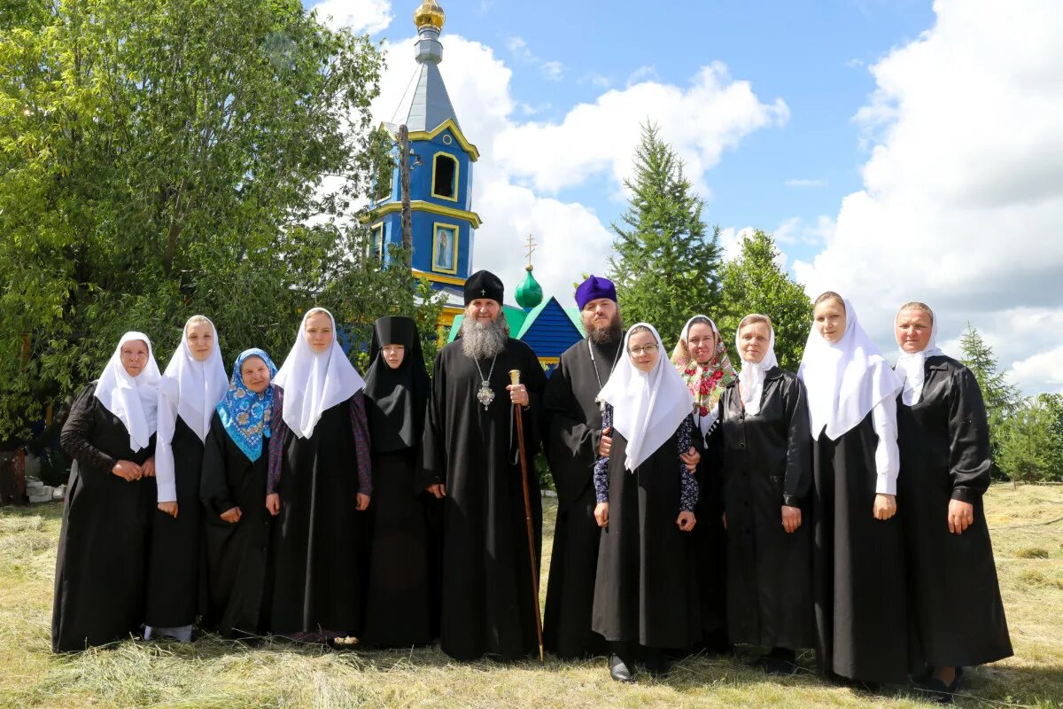 Курганская область Притобольный район село Боровлянка. Церковь село Боровлянка Притобольного района Курганской области. Кылтовский Крестовоздвиженский монастырь послушницы.