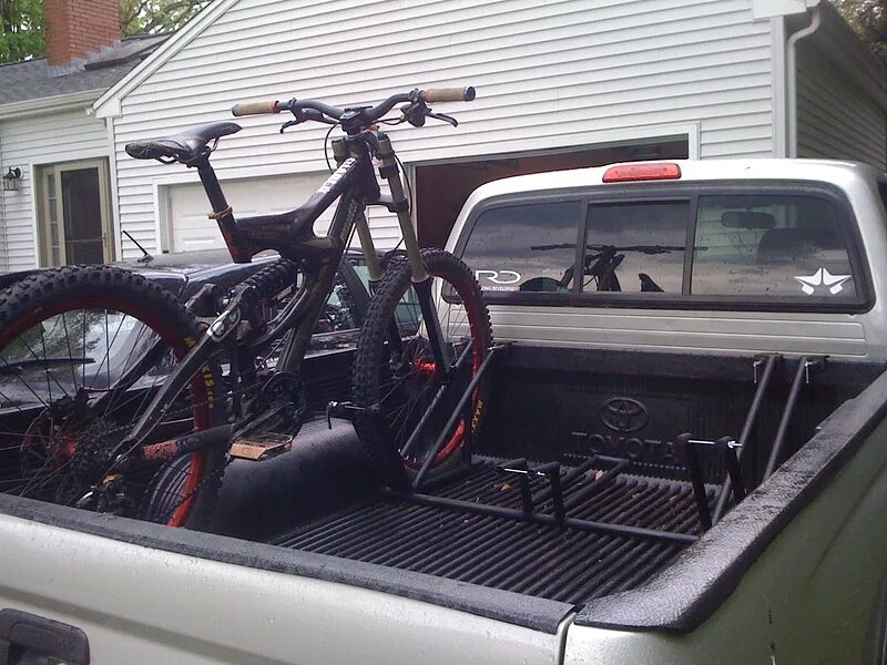 Truck bike. Велосипед в пикапе. Truck Bed Bike Racks. Велосипед с кроватью. Байк + ферма + пикап.