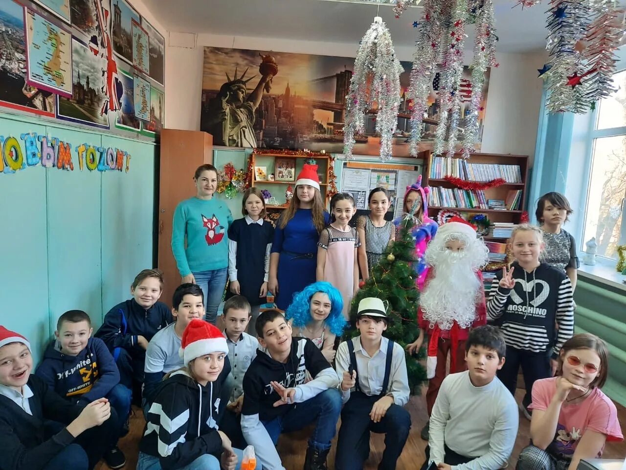 как в школе проходит новый год. новый год в школе. как в школе проходит новый год. утренник в школе новый год 5 класс. новогодние праздники в школах 2020.