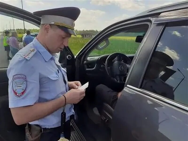 Экзамен гибдд вологда. Сотрудницы ГИБДД Вологда. Сотрудник ГИБДД фото. ДПС Москва. Гаишники Грязовецкого района.