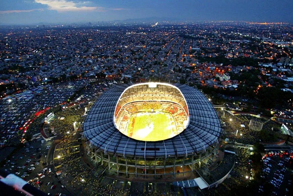 Самый большой стадион. Стадион Ацтека в Мехико. Estadio Azteca стадион. Самый большой футбольный стадион мира. Стадион Ацтека в Мехико фото.