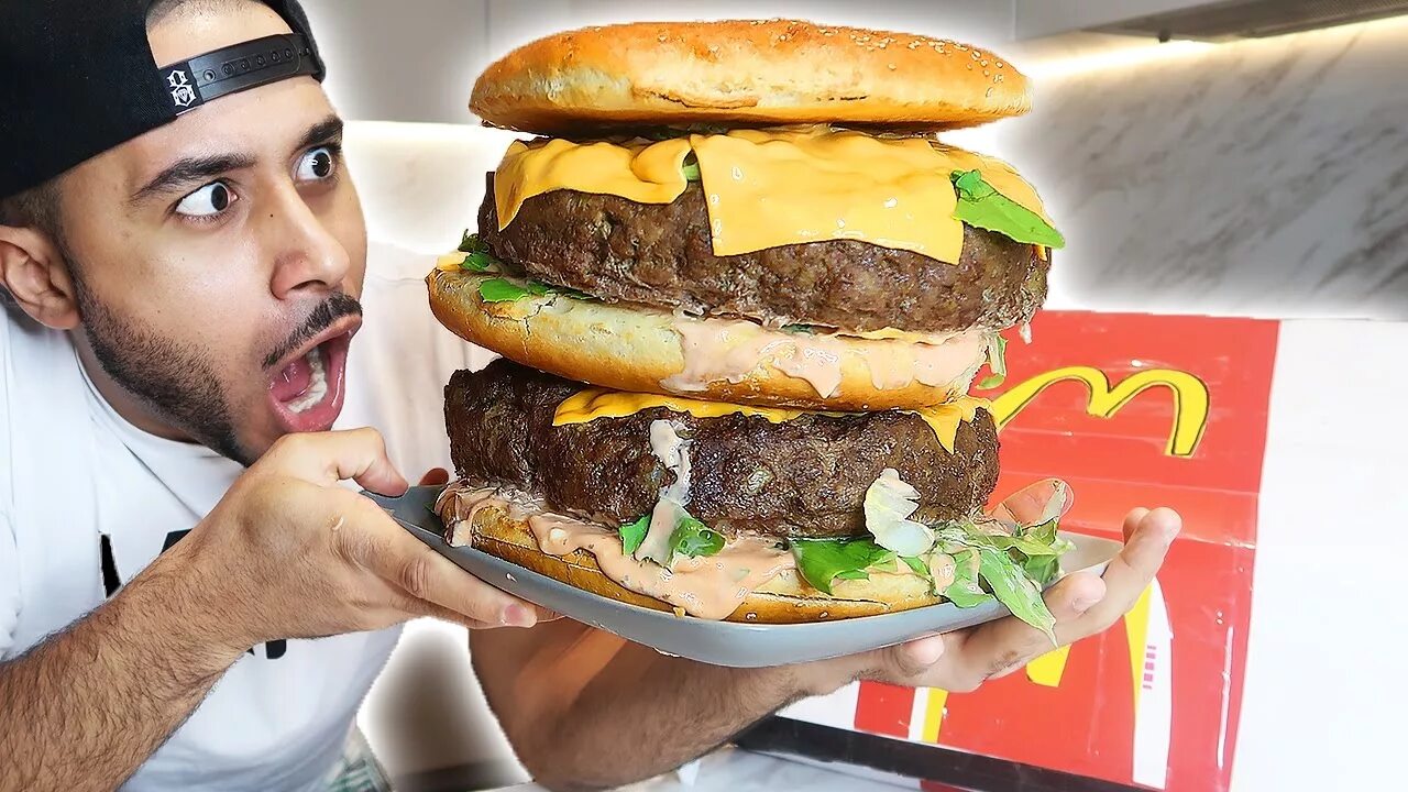 Огромный бургер. Самый большой гамбургер. Огромный бигмак. Самый большой бургер в Макдоналдсе. Самые большие питания