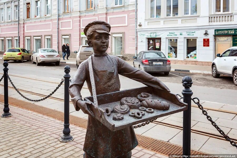 памятник труженикам тыла в нижнем новгороде. памятник минина и пожарского в нижнем новгороде. 1943 памятник кузьме минину. памятник миниу и пожаркском в нижнем новгороде. большая покровская улица нижний новгород скульптуры и памятники.