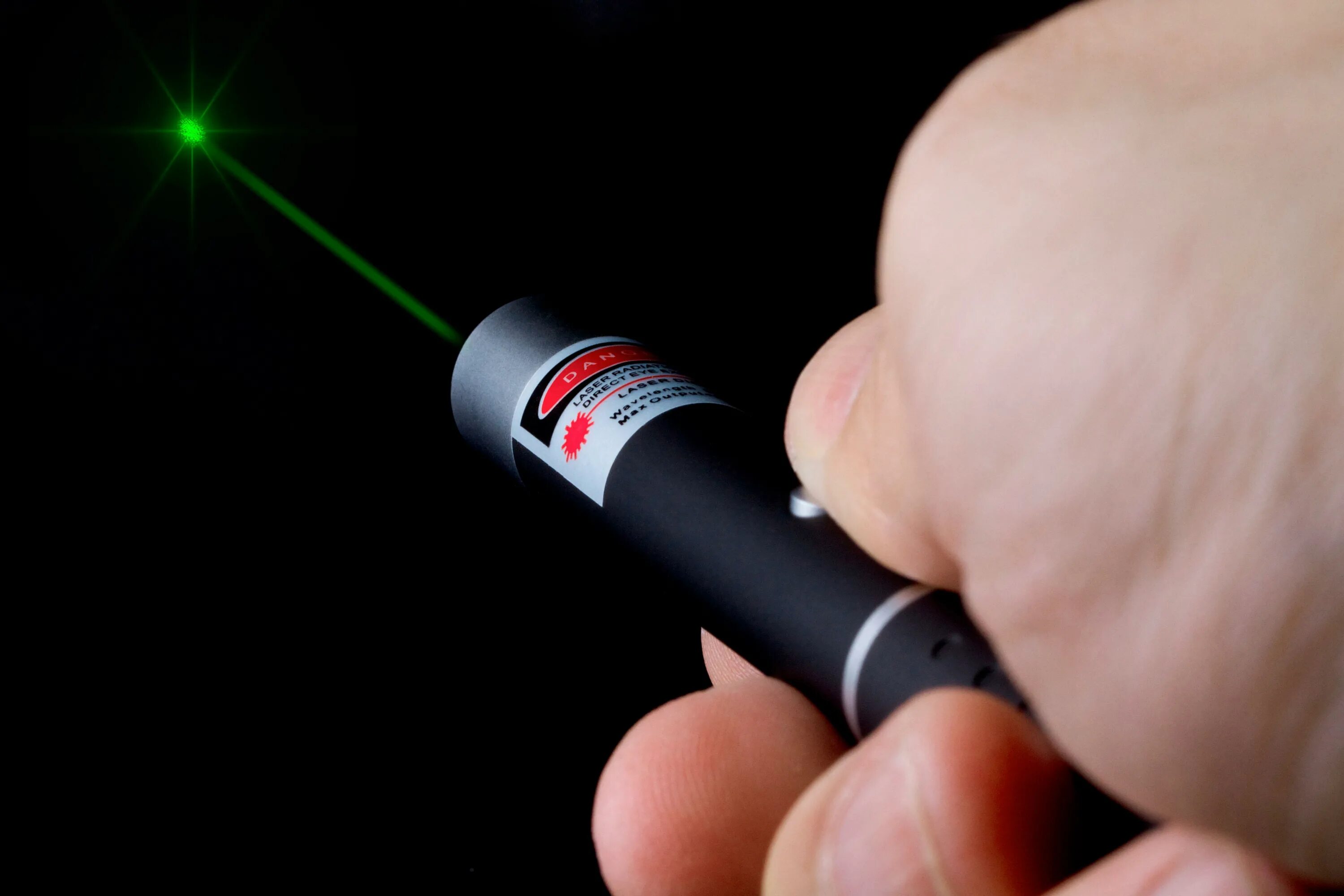 Зеленая лазерная указка Green Laser Pointer. Лазерная указка «st411» 4 насадки, Луч: зеленый.. Лазерная указка Laser Pointer l01 1-насадка зеленый Луч Black 261007. Лазерная указка желтый Луч. Световая указка