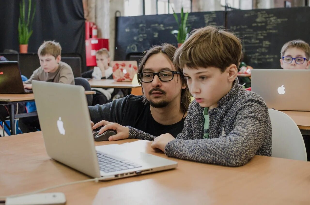 Приложение для программирования для детей. Детский язык программирования scratch. Программа для программирования для детей. Scratch программирование. Программы для программирования для школьников.