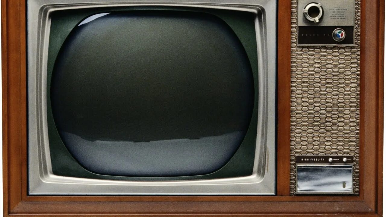 Телевизор кв 1. Старый телевизор. Квадратный телевизор. Старый квадратный телевизор. Телевизор 1982.