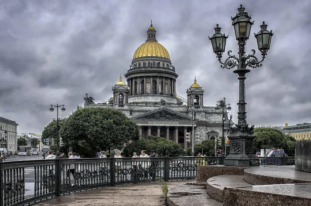 Исаакиевский соборв Санкт-питербурге. Исакиевский србор в Санк питербурге.