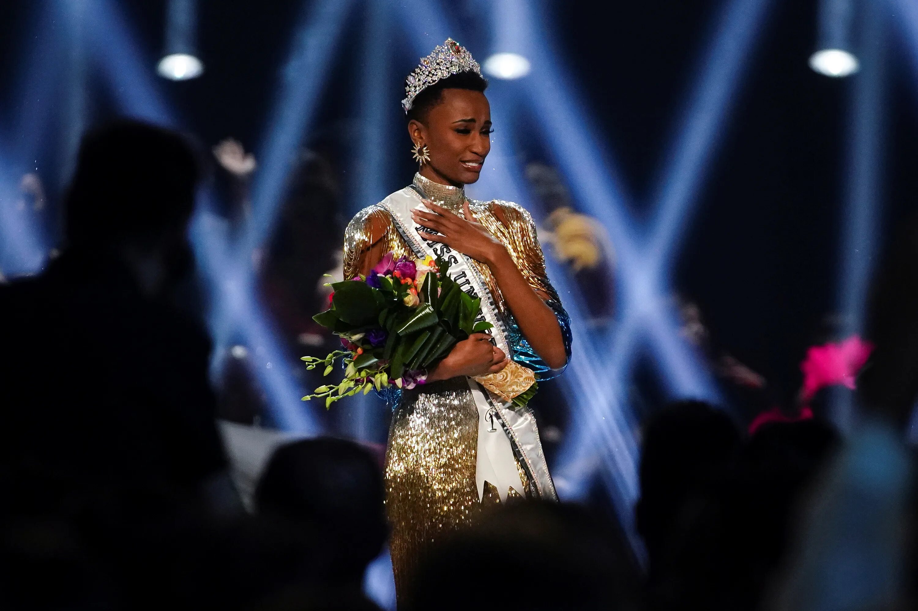 Мисс вселенная 2019 победительница фото. Мисс вселенная 2019. Зозибини тунзи мисс вселенная. Мисс вселенная 2019. Зозибини тунци мисс вселенная.