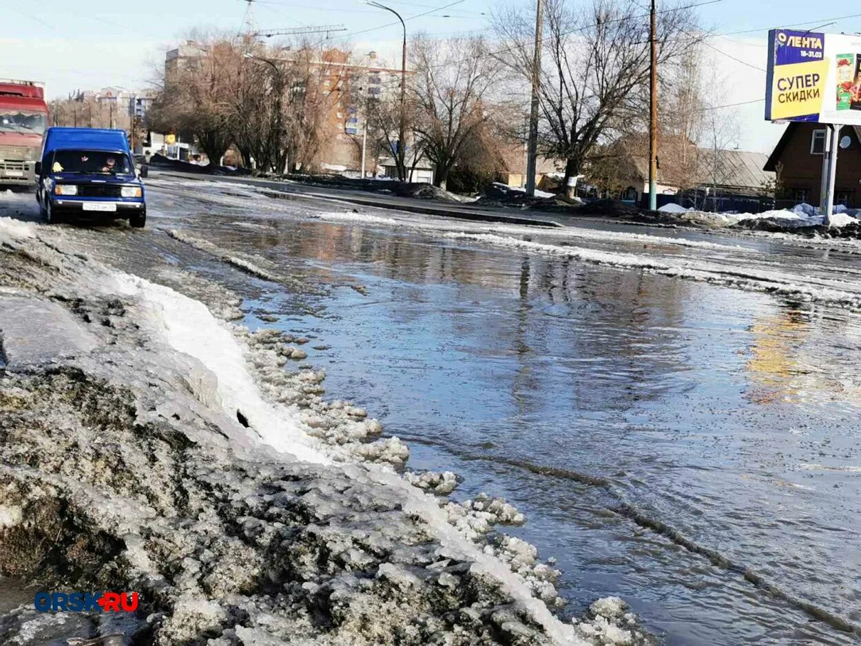 Какие улицы затопила в городе орске. Орск затопило. Затопило ленту в Орске. Потоп на ул. Кутузова Красноярск. Техническая вода в Орске.