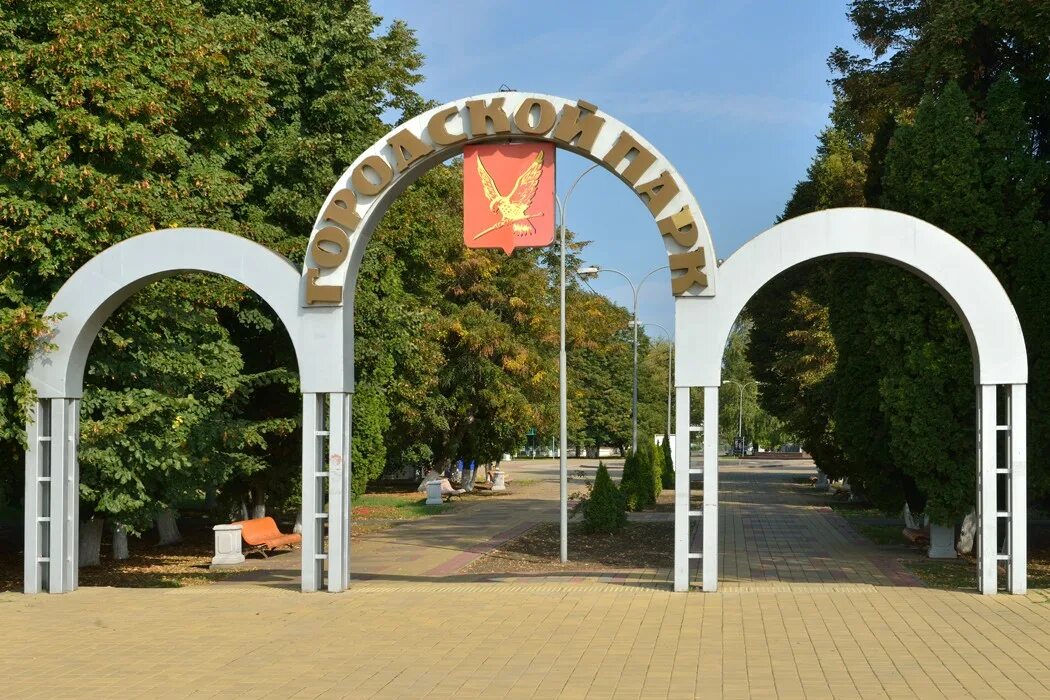 Город Тимашевск Краснодарский край. Городской парк Тимашевск. Достопримечательности Тимашевска. Парк изюминка Тимашевск. Дома тимашевский район краснодарского края