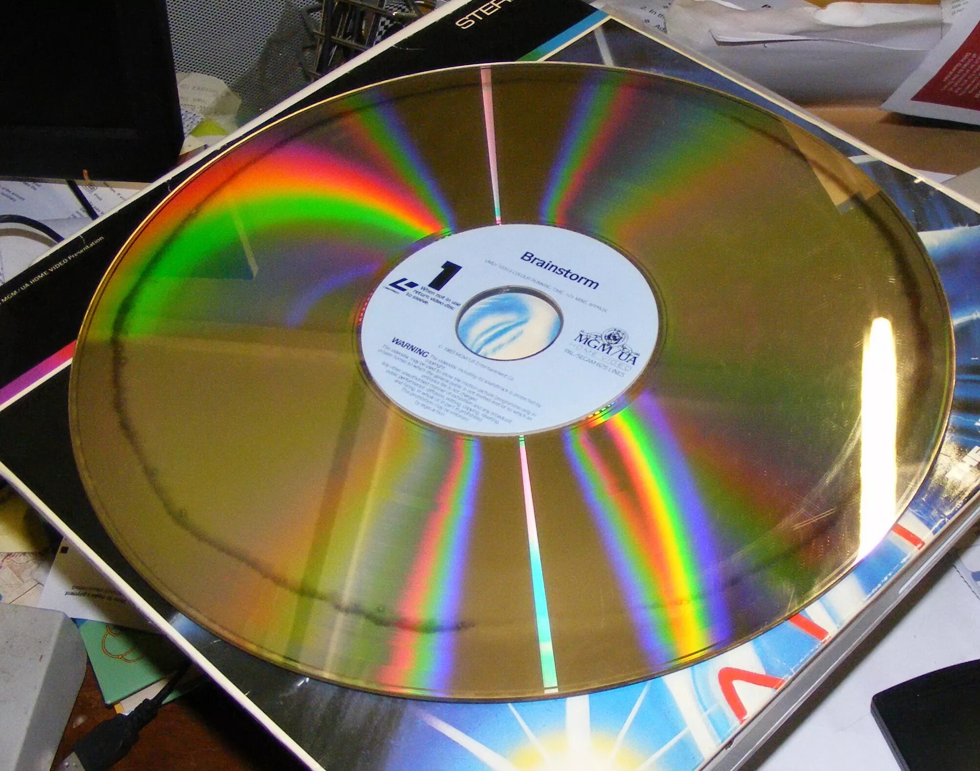 First cd. Laserdisc и компакт диск. Лазерный компакт-диск (CD, CD-ROM).. Panasonic 2000 Laserdisc. LD Laserdisc лазердиски.