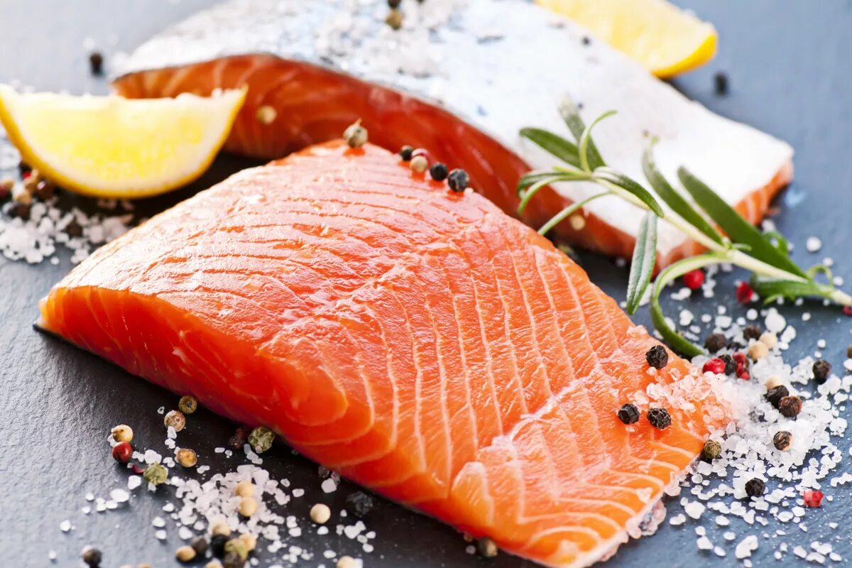 Лосось приложение. Салмон лосось. форель чавыча слабосоленая. fish salmon форель. чавыча малосольная.