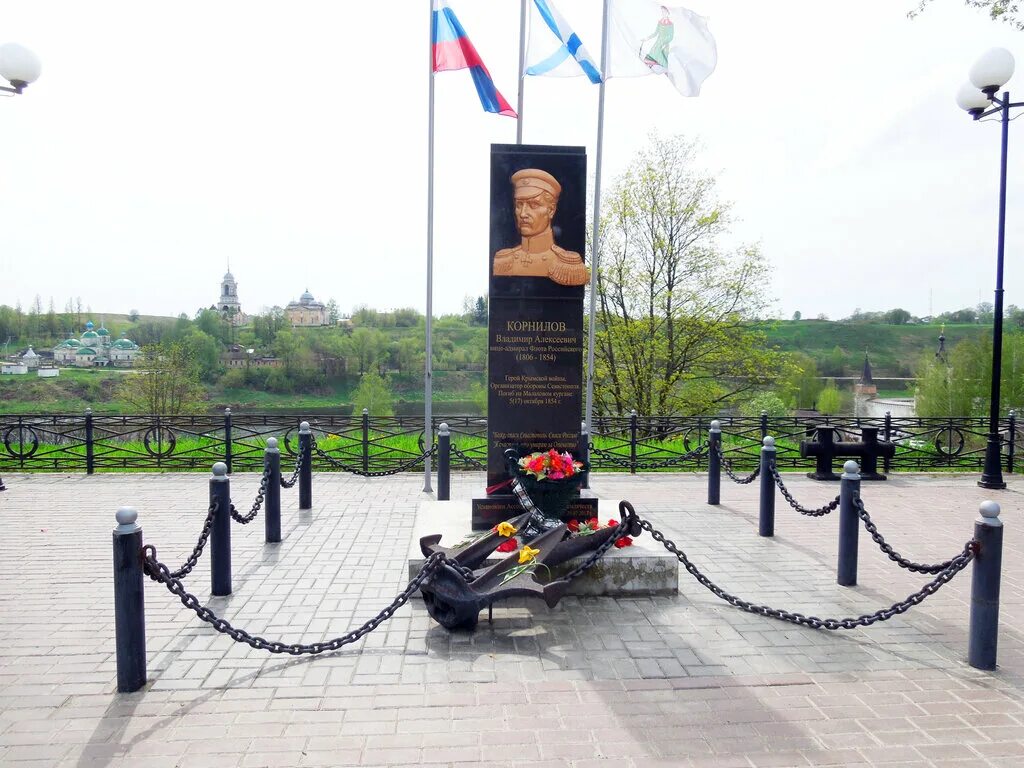Памятник лавру корнилову в краснодаре. Музей рода корниловых в рясне. Деревня корнилово ивановская область заволжский район. Село корнилово томская область. Мемориальный комплекс корниловский в краснодаре.