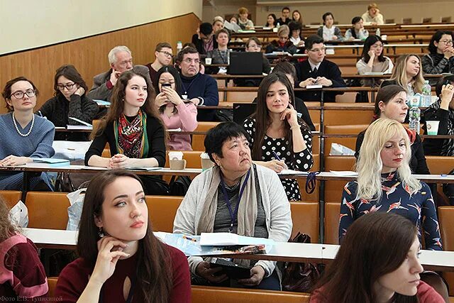 Вступительные испытания для журналистов. Филология это в русском. Значок филологического факультета. Реклама филологического факультета. Факультет русской филологии и документоведения тгпу им толстого.