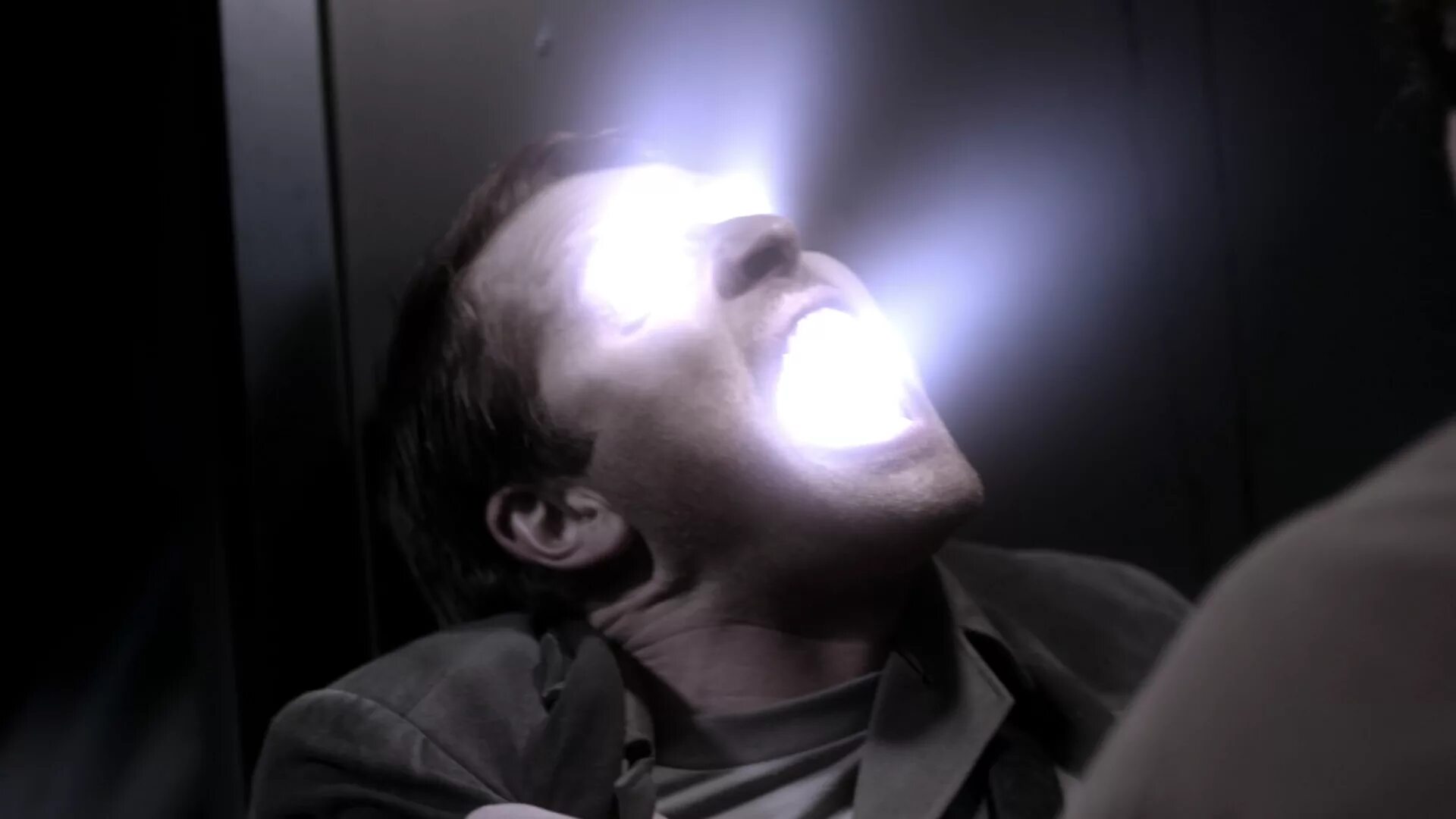 кастиэль сверхъестественное улыбается. благодать кастиэля. благодать кастиэля. кастиэль и метатрон. благодать кастиэля.