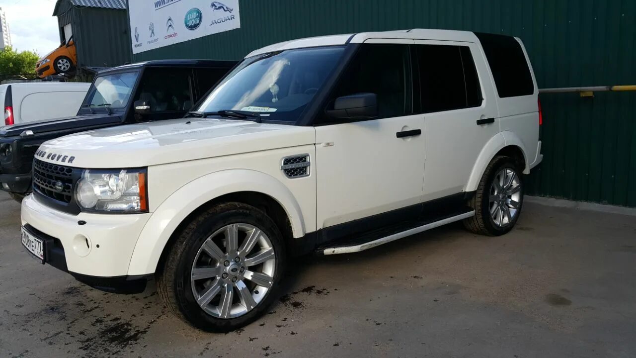 Land Rover Discovery 3 White. Discovery 3 белый. Дискавери 3 белый с новой решеткой. Discovery 4 White 3d. Дискавери 10