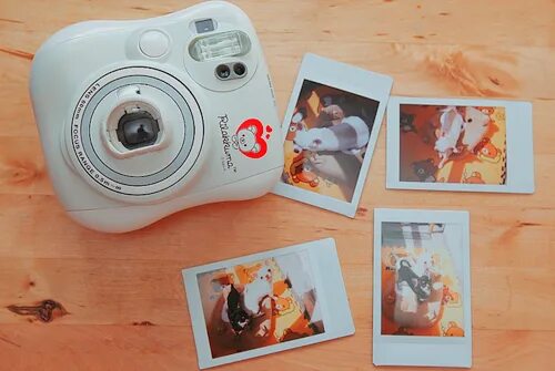 Instax mini мигает индикатор. Инстакс вайд. полароид инстакс вайд. инстакс 11 мигает оранжевым и не фотографирует. размер фото полароид.