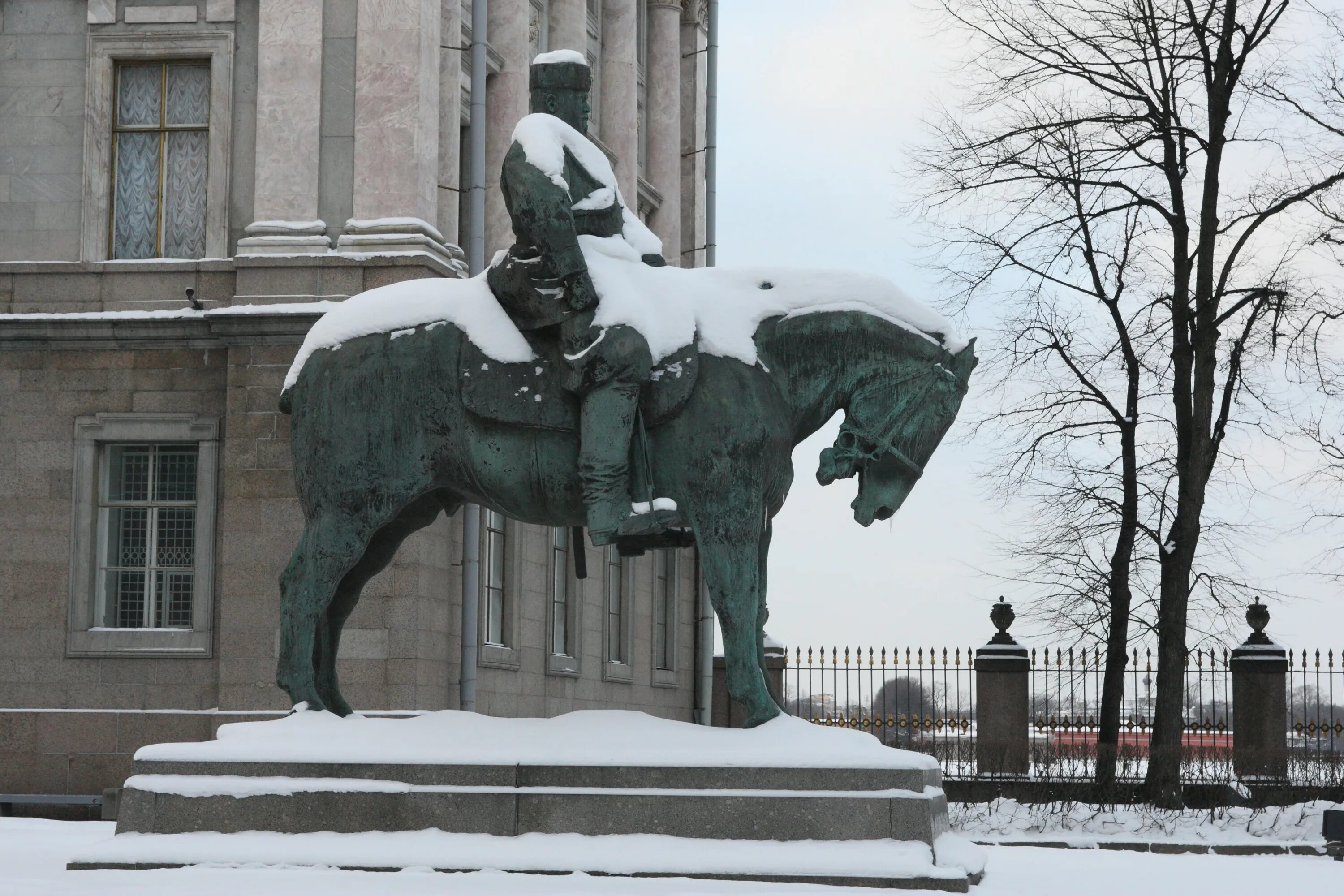 Памятник Александру III Паоло Трубецкого. Трубецкой памятник Александру 3 в Петербурге. Памятник Александру III СПБ У мраморного дворца. Трубецкой памятник александру