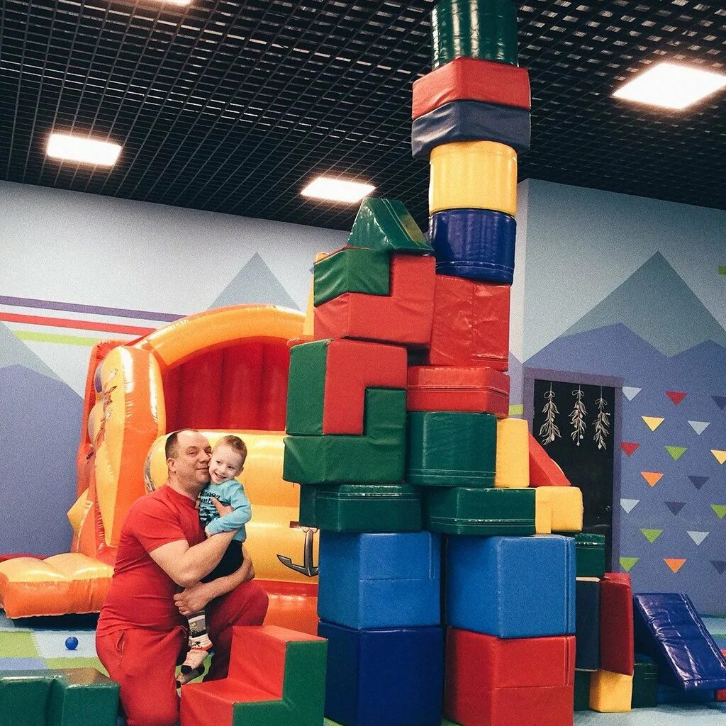 Йети и дети детский развлекательный центр. Йети уфа детский центр. Кафешки с детской площадкой. Подниколье могилев. Джордан томск скалолазание.