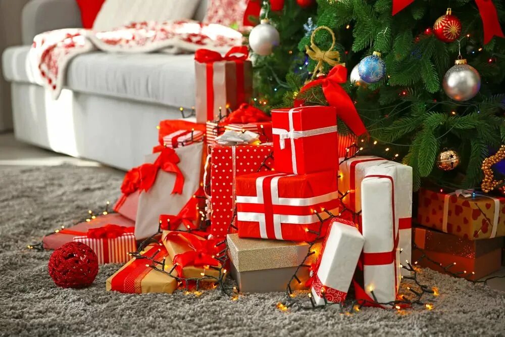 Картинки подарков на новый год. Подарки под ёлкой. Рождественские подарки. Новогодняя елка с подарками. Подарок на новый год с елкой.