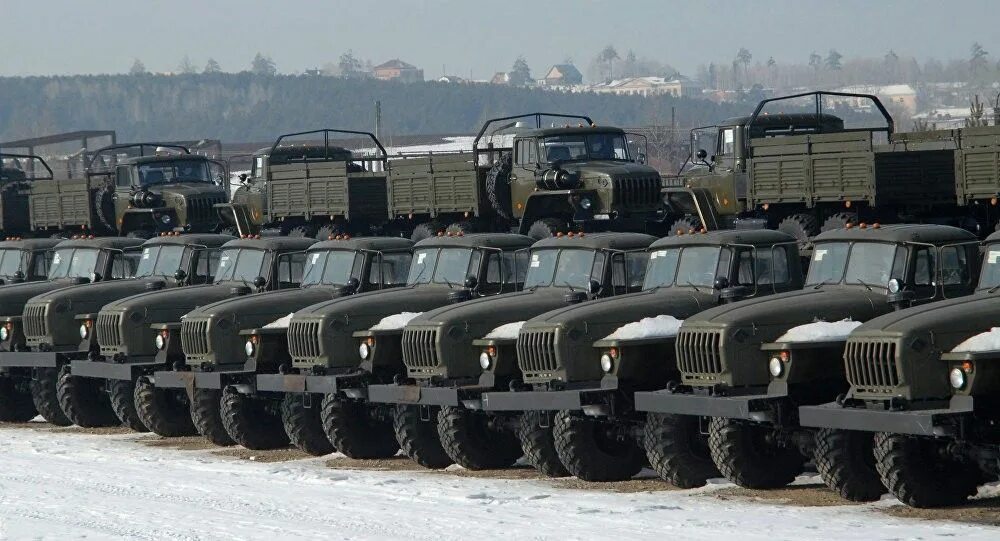 Зил 131 и уаз. Техника с консервации. Зил 131 с консервации. Консервация военной техники. Продать военную технику.