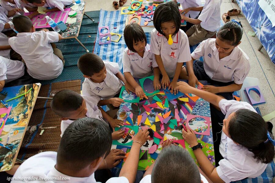 Школа тайцы. Школы в Тайланде. Тайланд дошкольное образование. Тайская школа. Начальная школа в Таиланде.
