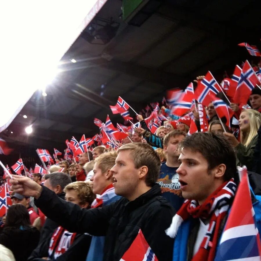 Норвегия сан марино. Football Fans Norway. Молчаливый народ Норвегия. Norwegian people. Как Норвежские футболисты празднуют победу.