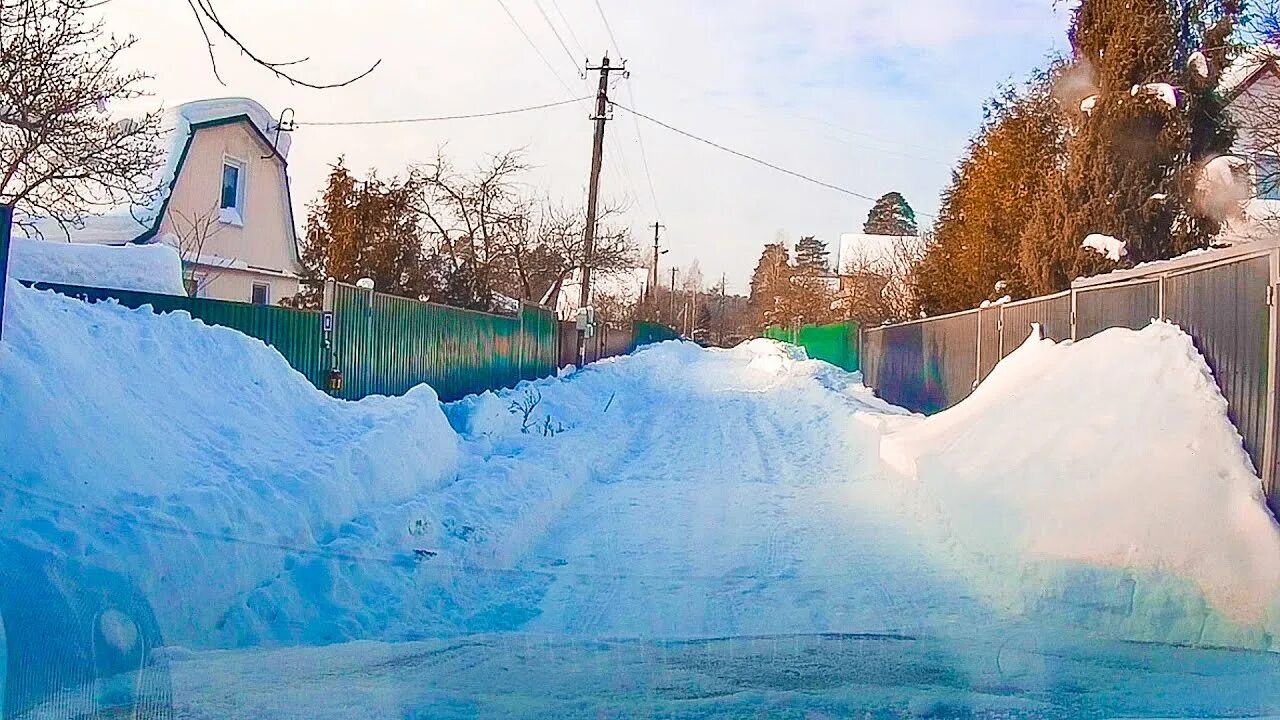 Уборка снега в снт. Снег в СНТ. Картинка почистили дорогу от снега в СНТ спасибо.