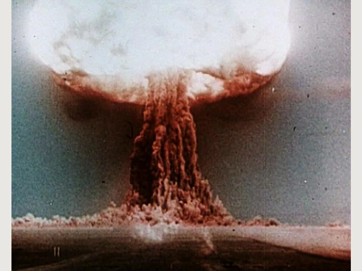 Мощнейший ядерный взрыв в истории. Водородная бомба РДС-6. РДС-6с взрыв. Испытание первой водородной бомбы в СССР. Испытание водородной бомбы 1953.