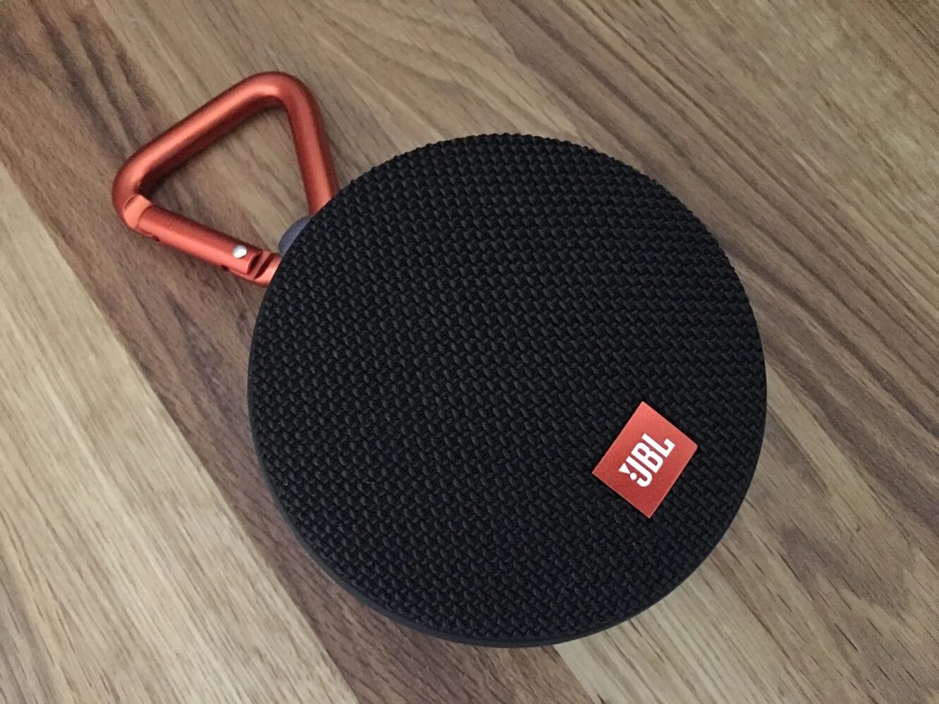 Круглая колонка jbl. Колонка JBL clip 2. JBL clip 2 Black. JBL колонка с карабином clip 2. JBL clip 2 черная.