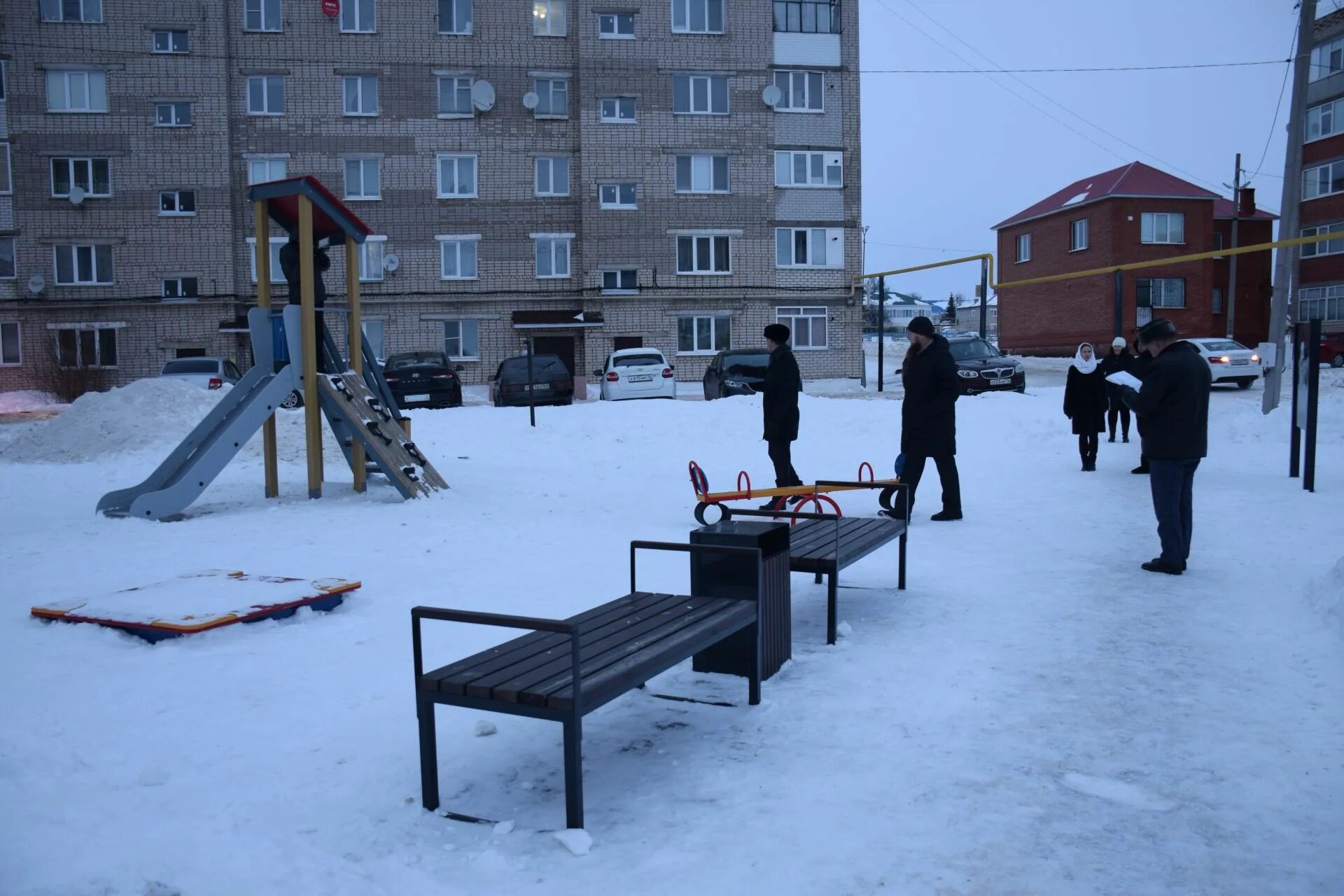 Доступные площадки. Детские площадки. Зима на детской площадке. Зимняя детская площадка. Зимние площадки в детском саду 2021.