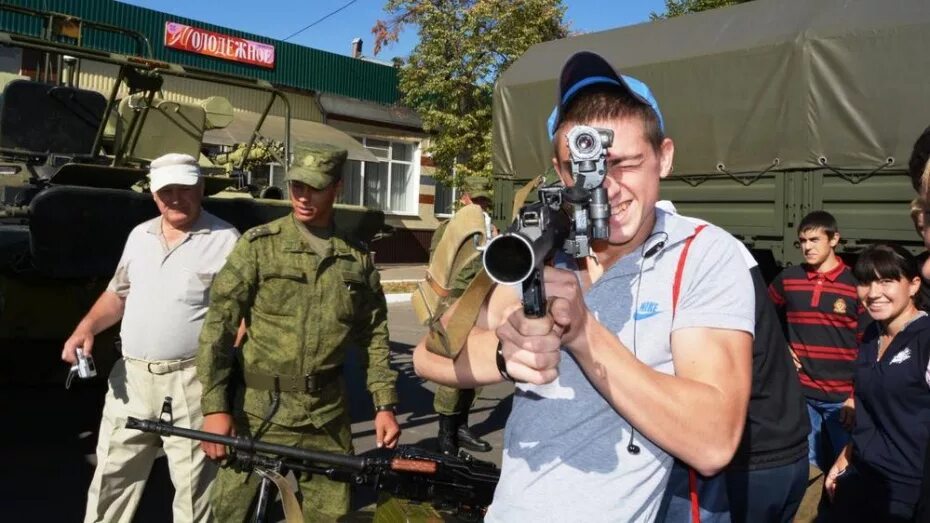 Богучар 91727. Полковник Полищук Богучар. Город Богучар Воронежская область воинская. Военные в Богучаре.