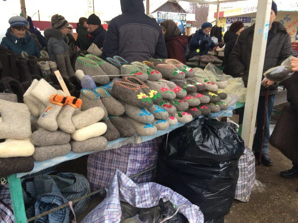 Что рынок давал городу. Южный рынок Чебоксары. Учкекен рынок. Вещи с рынка. Шерстяной рынок в Учкекене.