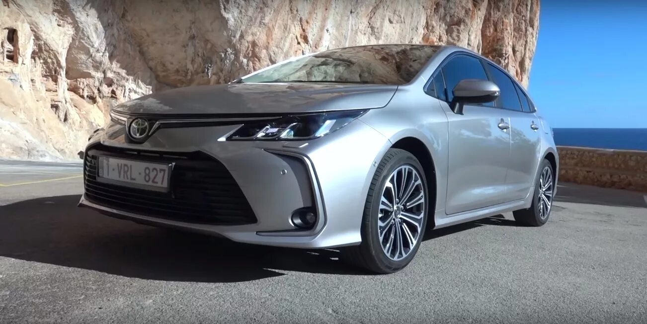 Тойота нового поколения. Тойота Королла 2019 серебристая. Toyota Corolla 2020 черная. Новая Тойота Королла 2022. Серебристая Toyota Corolla 2020.