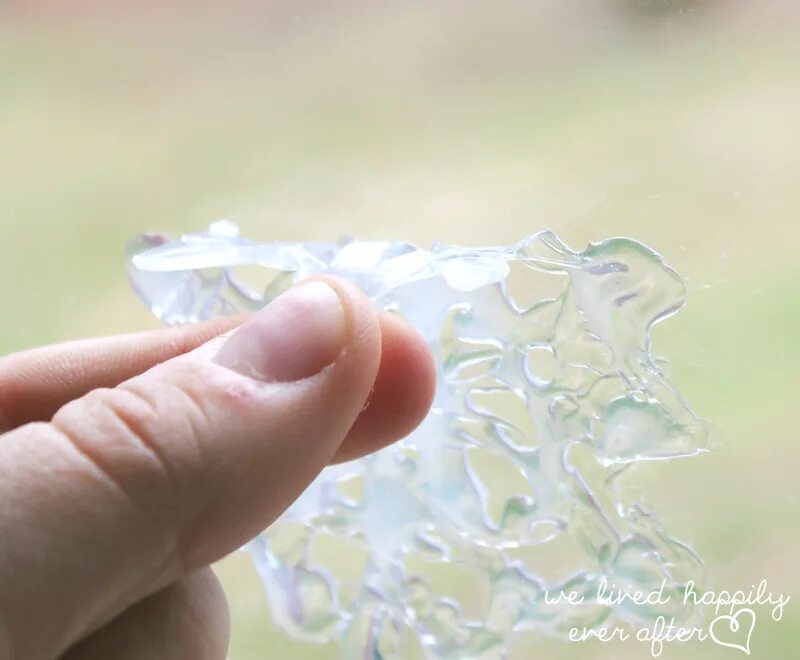 криво наклеенная пленка. как сделать пленку из клея. пленочный клей. ногти из клея пва. слайм из пены для бритья без клея без тетрабората натрия.