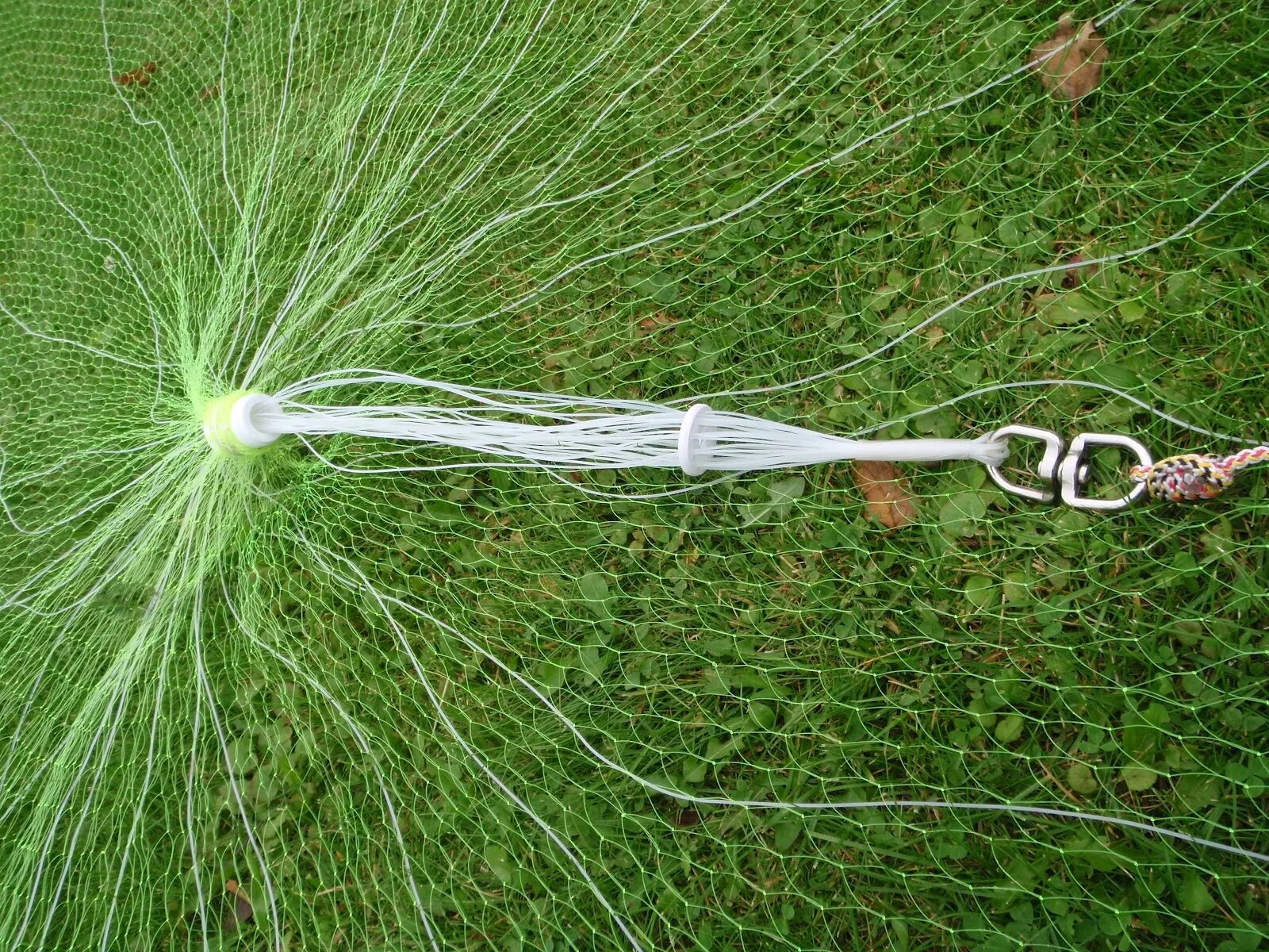 Используют для ловли. Карповые снасти. Браконьерская снасть самоловы. Боуфишинг с арбалетом. Кормушка с прикормкой для рыбалки.