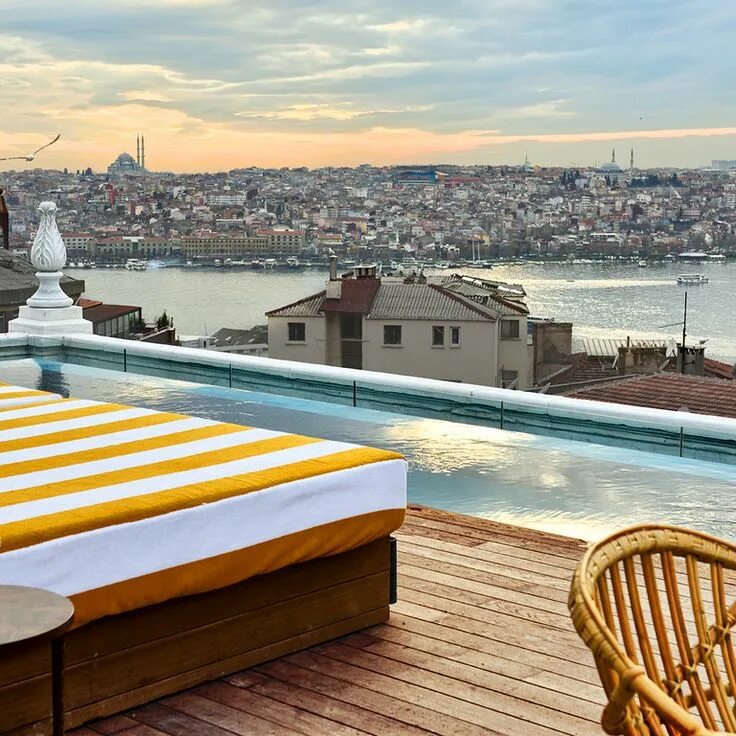 Сохо хаус стамбул. Сохо отель стамбул. Soho house istanbul. Soho house istanbul. Soho istanbul hotel.