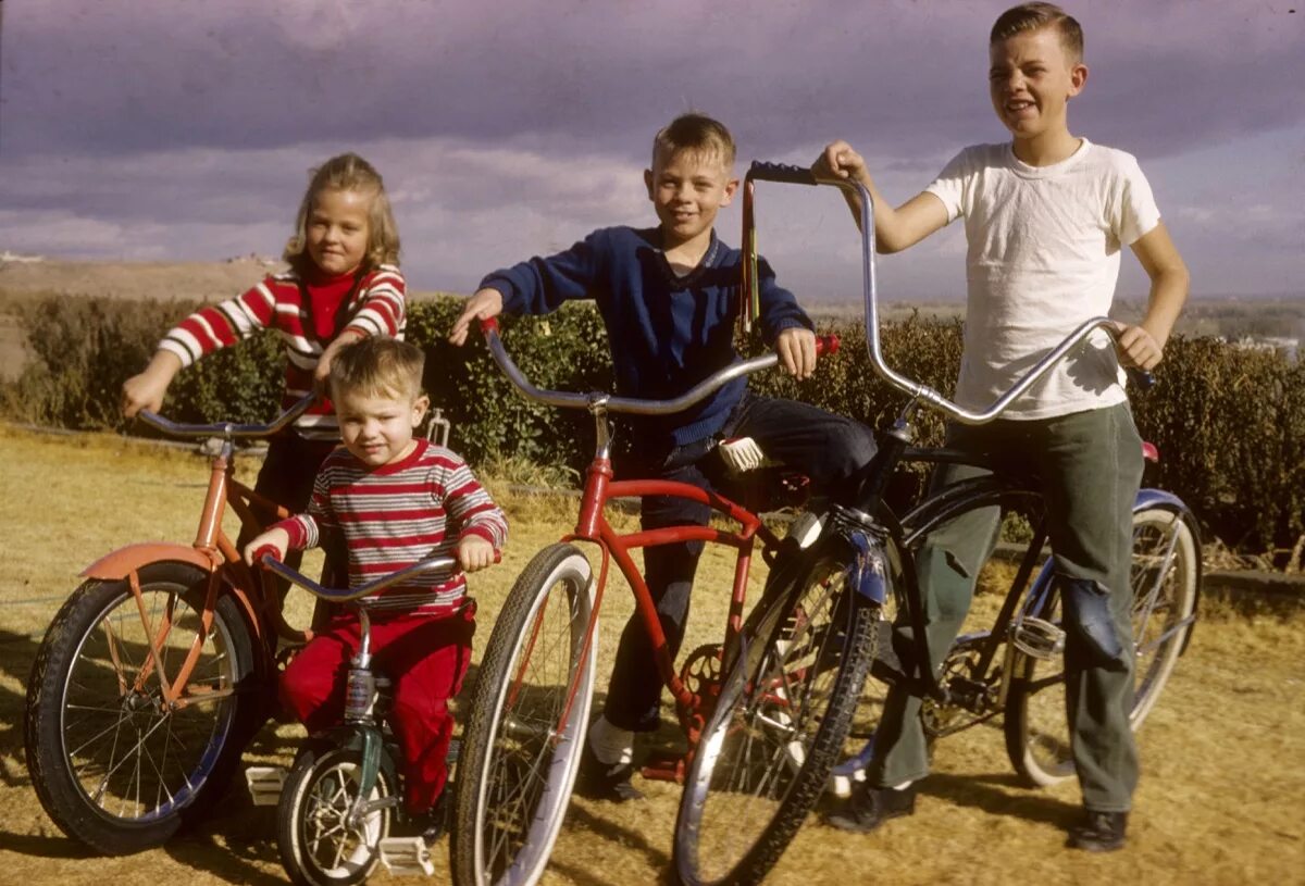 Самое большое поколение. 1960s Kids. 1960s Bike Learning. 1970'S children.